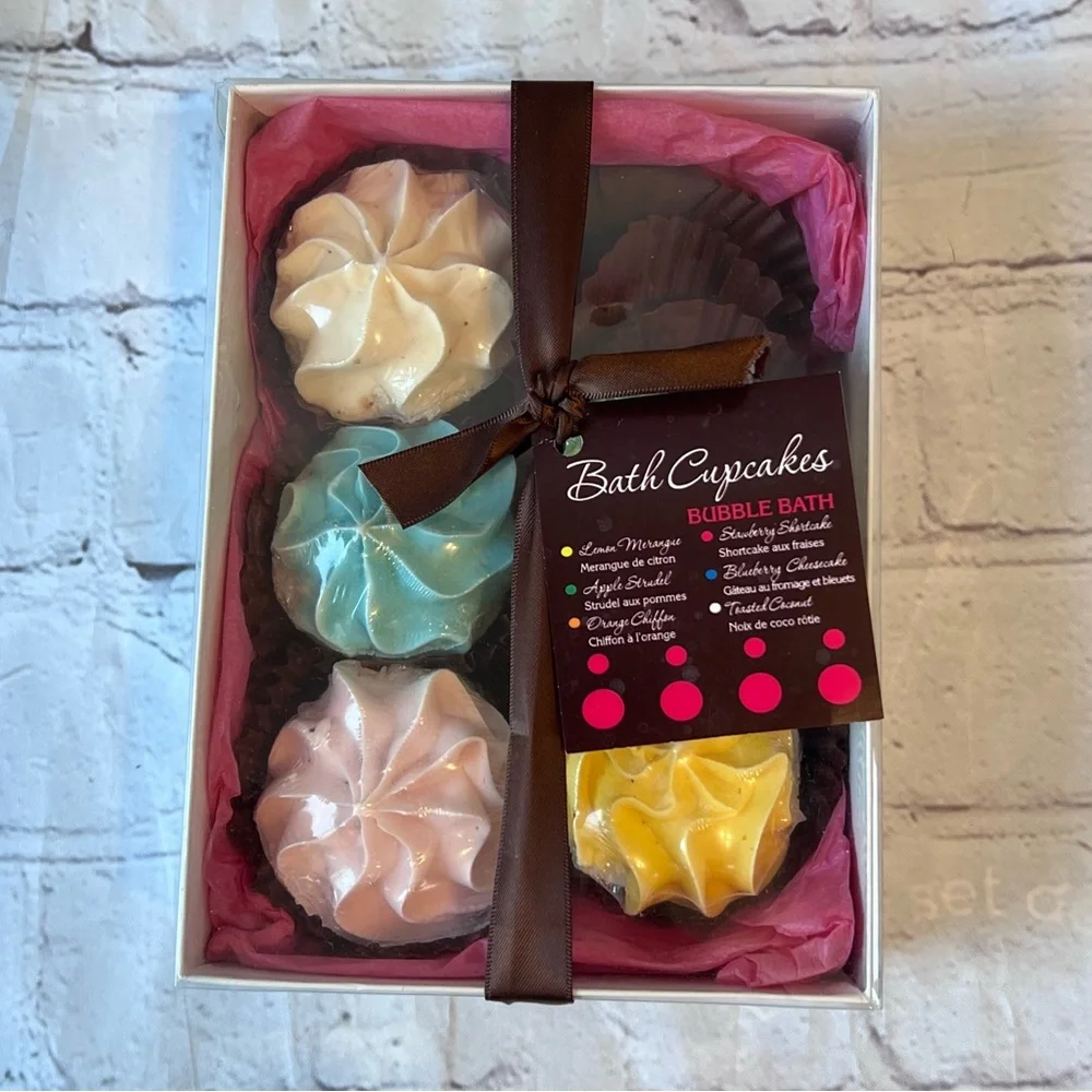 Bath Cupcakes Bubble Bath (1 missing) - Picture 11 of 12
